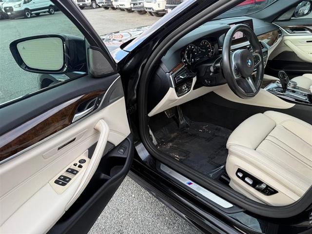 Photo of 2019 Black BMW 540