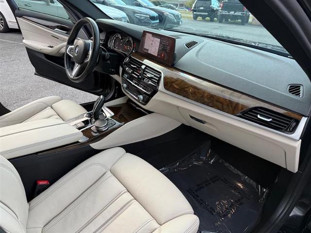 Photo of 2019 Black BMW 540