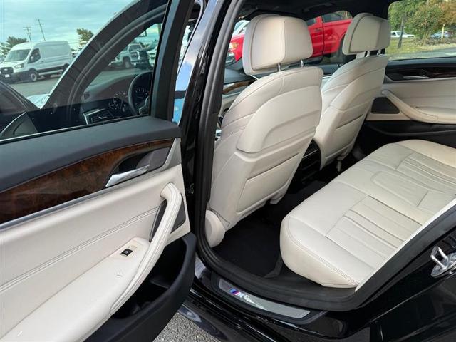 Photo of 2019 Black BMW 540