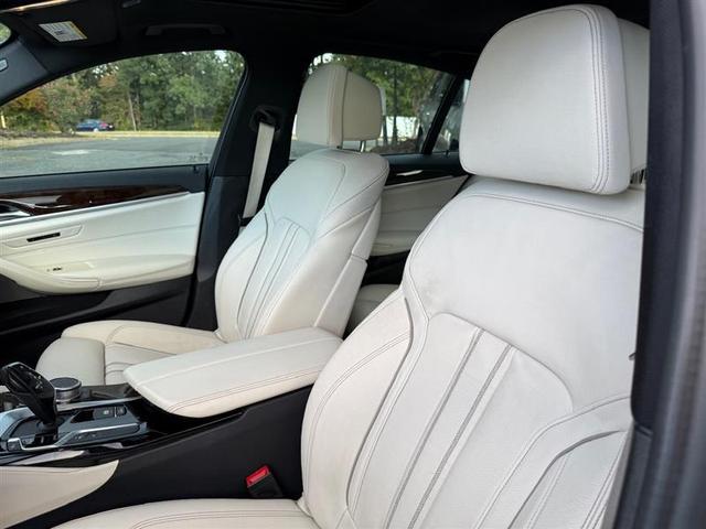 Photo of 2019 Black BMW 540