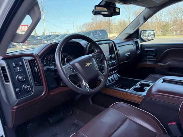 Photo of 2015 White Diamond Tricoat Chevrolet Silverado 1500