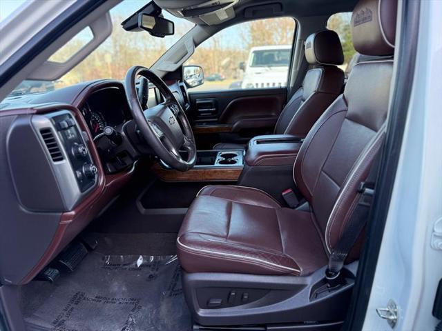 Photo of 2015 White Diamond Tricoat Chevrolet Silverado 1500
