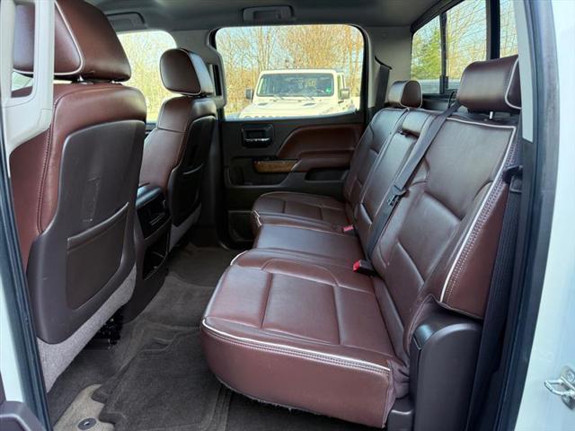 Photo of 2015 White Diamond Tricoat Chevrolet Silverado 1500