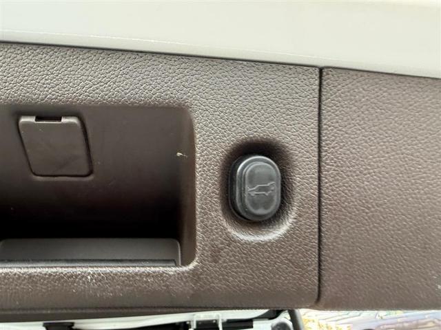 Photo of 2017 White Chevrolet Tahoe