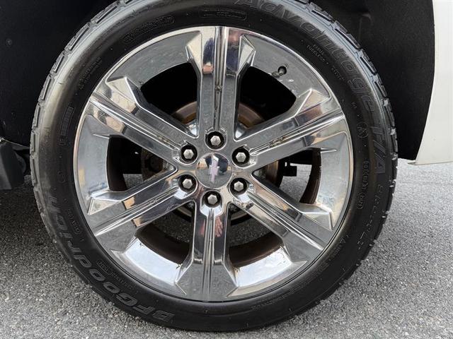 Photo of 2017 White Chevrolet Tahoe