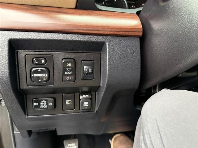 Photo of 2018 Midnight Black Metallic Toyota Tundra