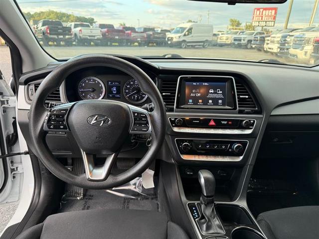 Photo of 2018 Quartz White Pearl Hyundai SONATA
