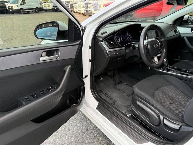 Photo of 2018 Quartz White Pearl Hyundai SONATA