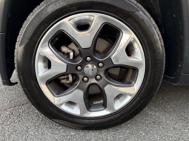Photo of 2018 White Clearcoat Jeep Compass