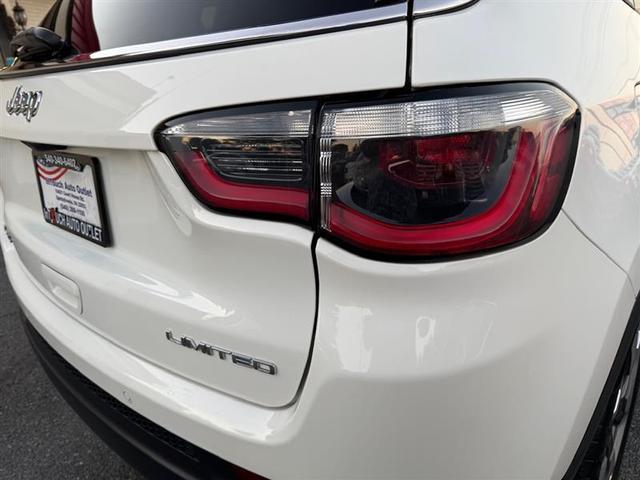 Photo of 2018 White Clearcoat Jeep Compass