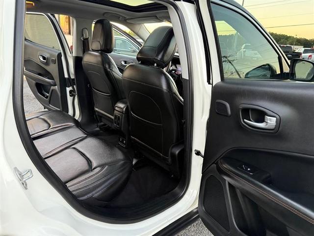 Photo of 2018 White Clearcoat Jeep Compass