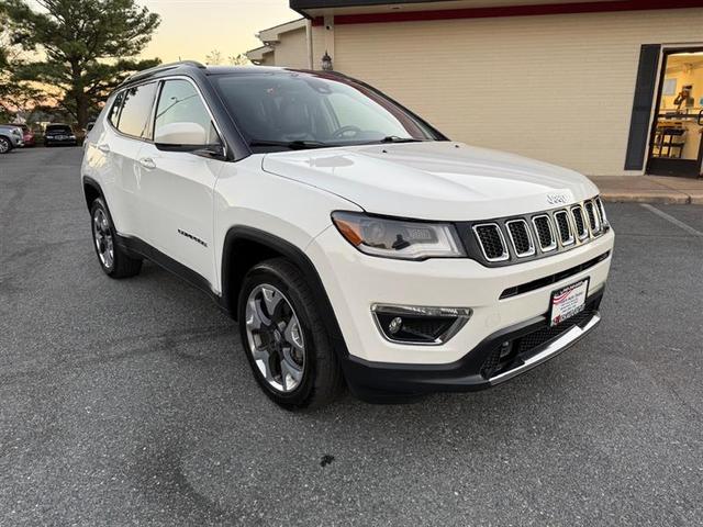 Photo of 2018 White Clearcoat Jeep Compass