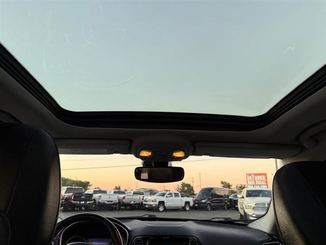 Photo of 2018 White Clearcoat Jeep Compass