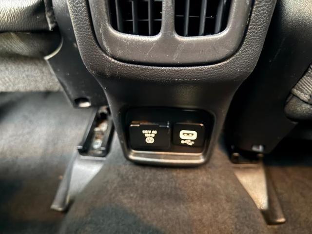 Photo of 2018 White Clearcoat Jeep Compass