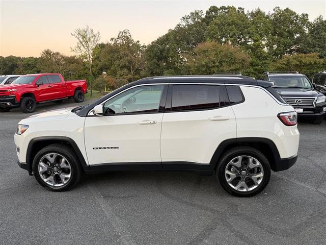 Photo of 2018 White Clearcoat Jeep Compass