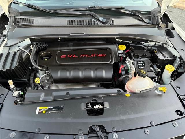Photo of 2018 White Clearcoat Jeep Compass