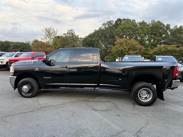 Photo of 2019 Diamond Black Crystal Pearlcoat RAM 3500