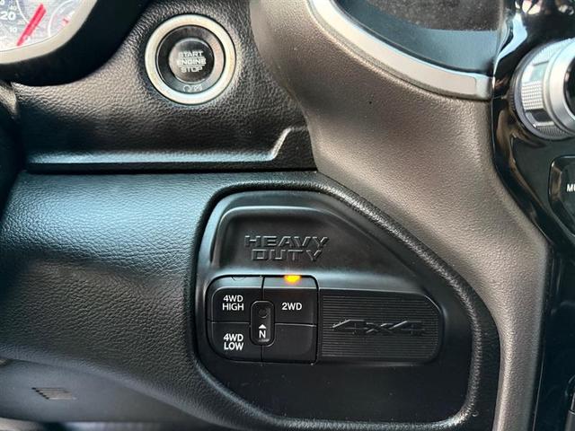 Photo of 2019 Diamond Black Crystal Pearlcoat RAM 3500