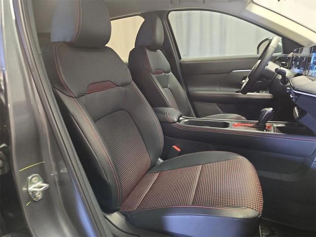 Photo of 2025 Gun Metallic Nissan Kicks