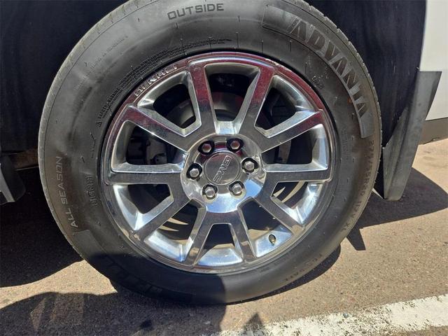 Photo of 2018 White Frost Tricoat GMC Yukon