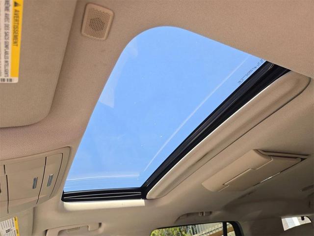 Photo of 2018 White Frost Tricoat GMC Yukon
