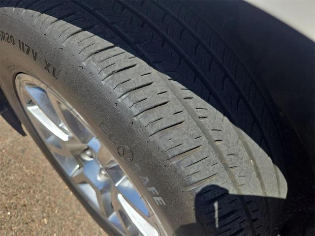 Photo of 2018 White Frost Tricoat GMC Yukon