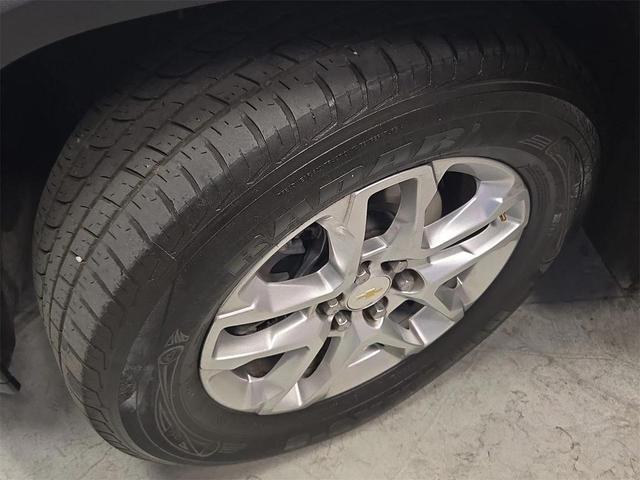 Photo of 2021 Summit White Chevrolet Traverse