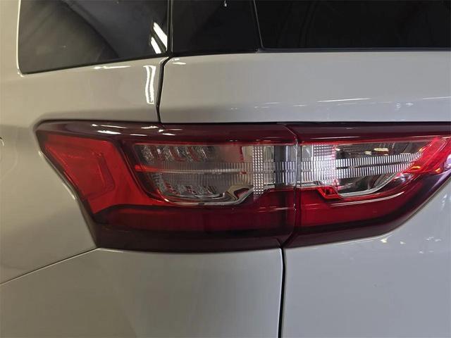 Photo of 2021 Summit White Chevrolet Traverse