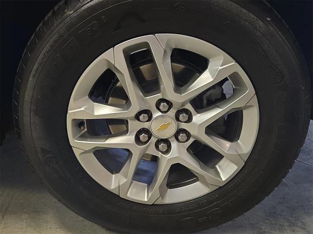 Photo of 2021 Summit White Chevrolet Traverse
