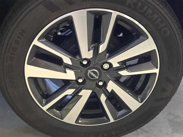 Photo of 2024 Gun Metallic Nissan Versa