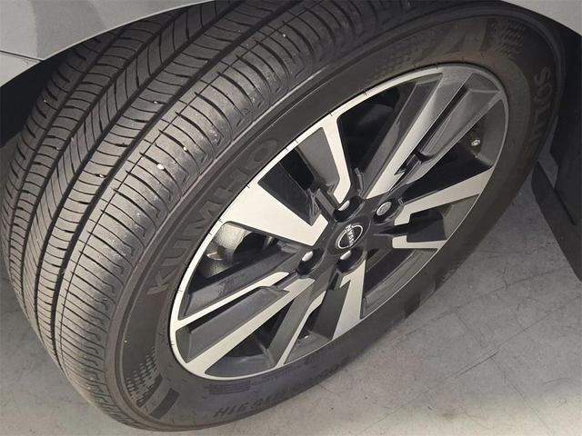 Photo of 2024 Gun Metallic Nissan Versa
