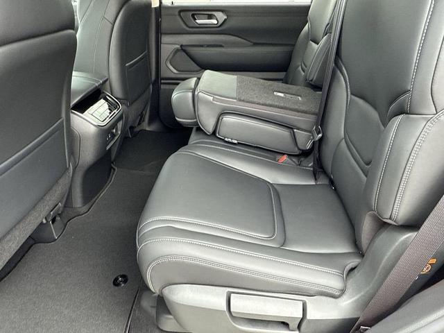 Photo of 2026 Aspen White Tricoat Nissan Armada