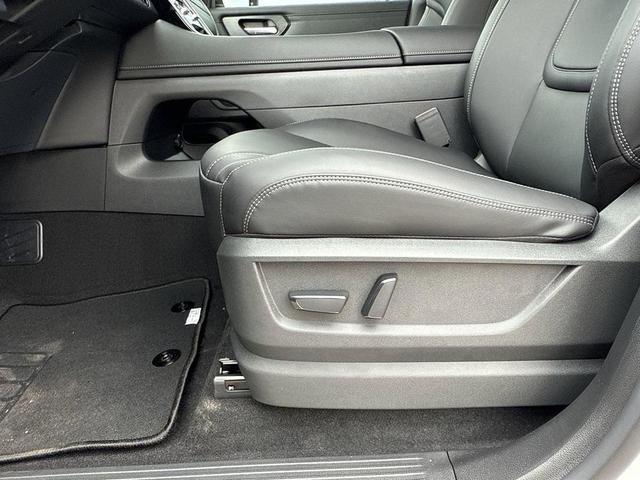 Photo of 2026 Aspen White Tricoat Nissan Armada