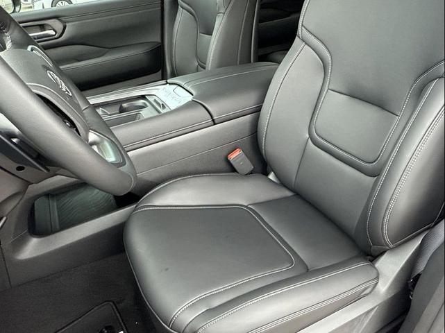 Photo of 2026 Aspen White Tricoat Nissan Armada