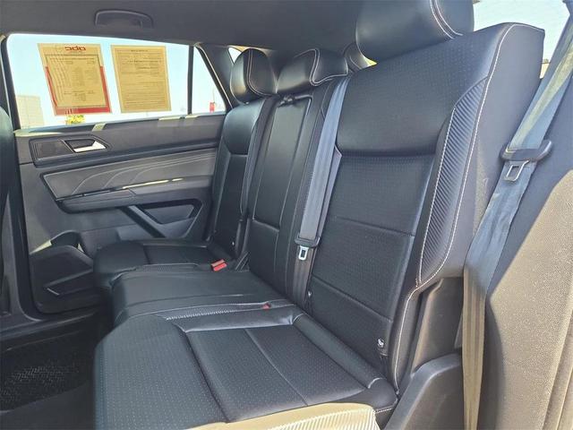 Photo of 2021 Deep Black Volkswagen Atlas Cross Sport