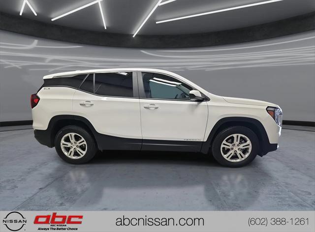 Photo of 2024 Summit White GMC Terrain