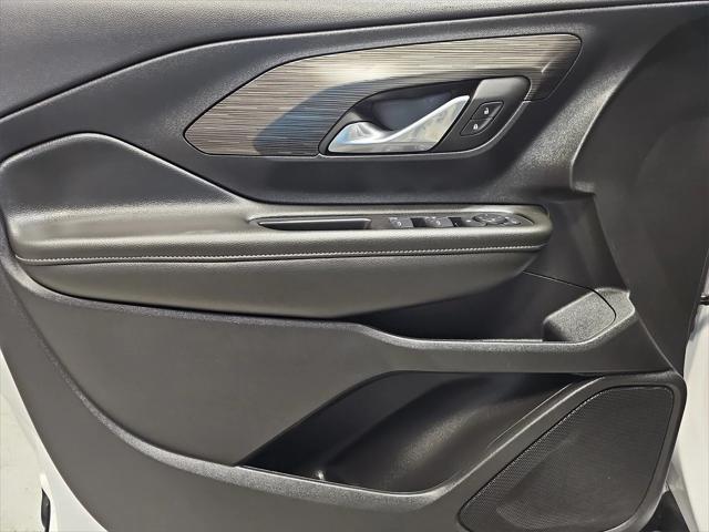 Photo of 2024 Summit White GMC Terrain