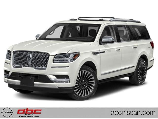 Photo of 2019 White Platinum Clearcoat Metallic Lincoln Navigator L