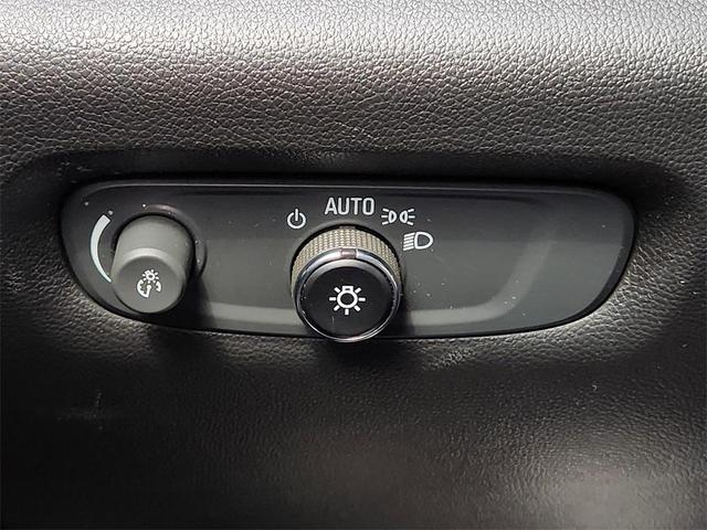 Photo of 2023 Summit White Chevrolet Traverse