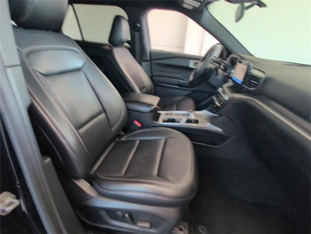 Photo of 2020 Black Ford Explorer