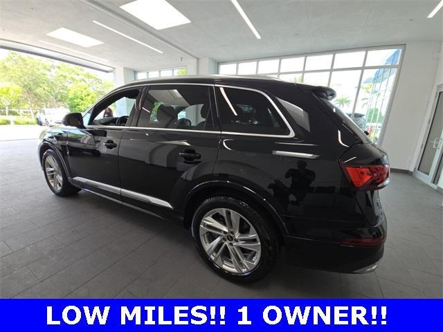 Photo of 2023 Mythos Black Metallic Audi Q7