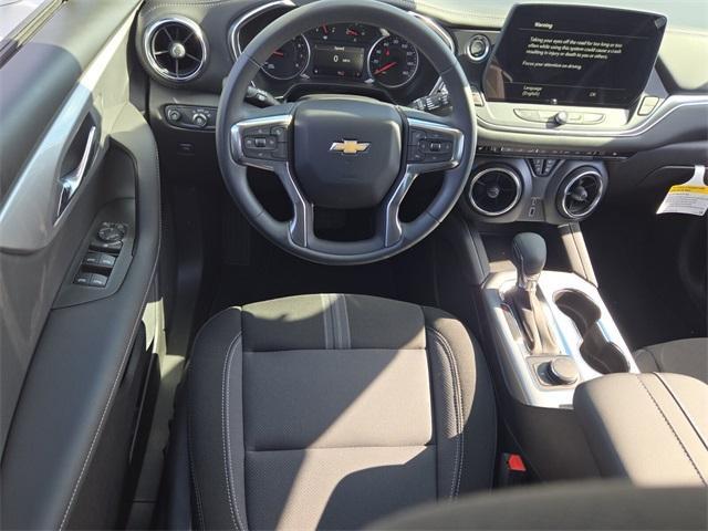 Photo of 2025 Summit White Chevrolet Blazer