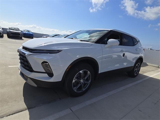 Photo of 2025 Summit White Chevrolet Blazer