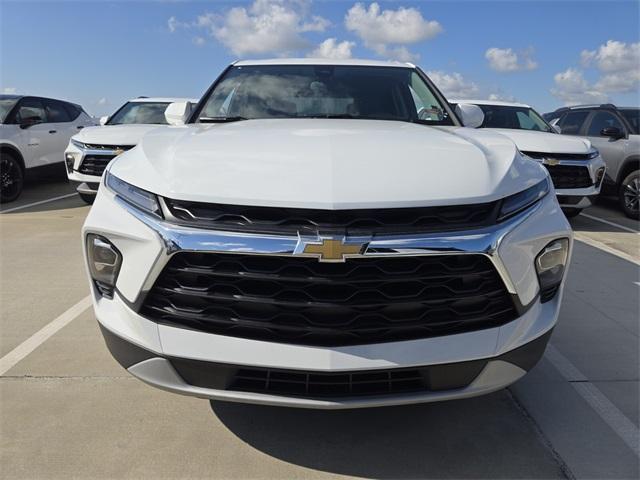 Photo of 2025 Summit White Chevrolet Blazer