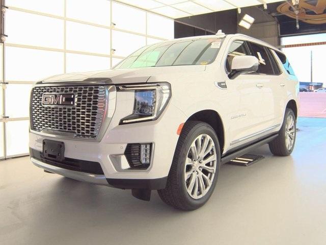 Photo of 2022 White Frost Tri-Coat GMC Yukon