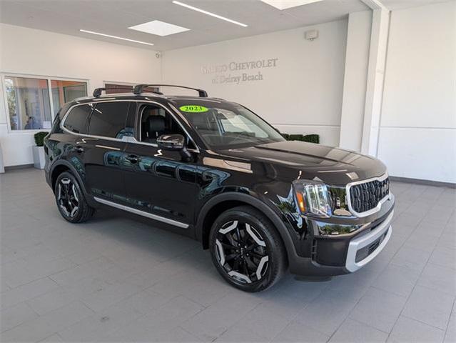 Photo of 2023 Ebony Black Kia Telluride