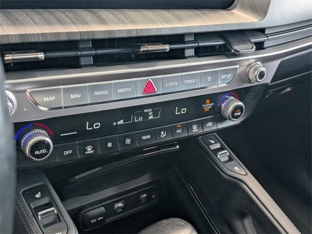 Photo of 2023 Ebony Black Kia Telluride