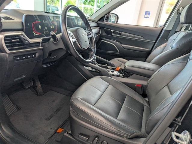 Photo of 2023 Ebony Black Kia Telluride