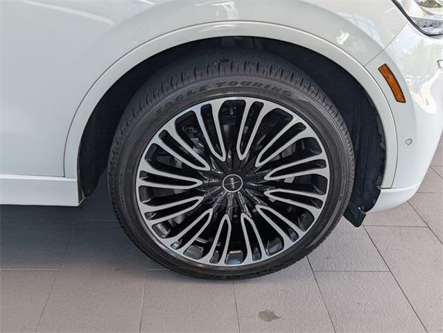 Photo of 2022 White Metallic Lincoln Aviator