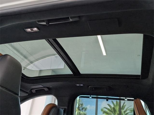 Photo of 2022 White Metallic Lincoln Aviator